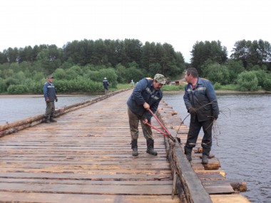Заканчивается строительство моста в Никольске.