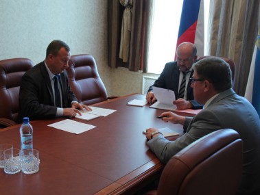 Губернатор Игорь Орлов поддержал предложение об увеличении зарплаты работникам лесничеств